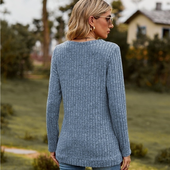 Classic Ribbed V-Neck Sweater - Picture 4 of 4